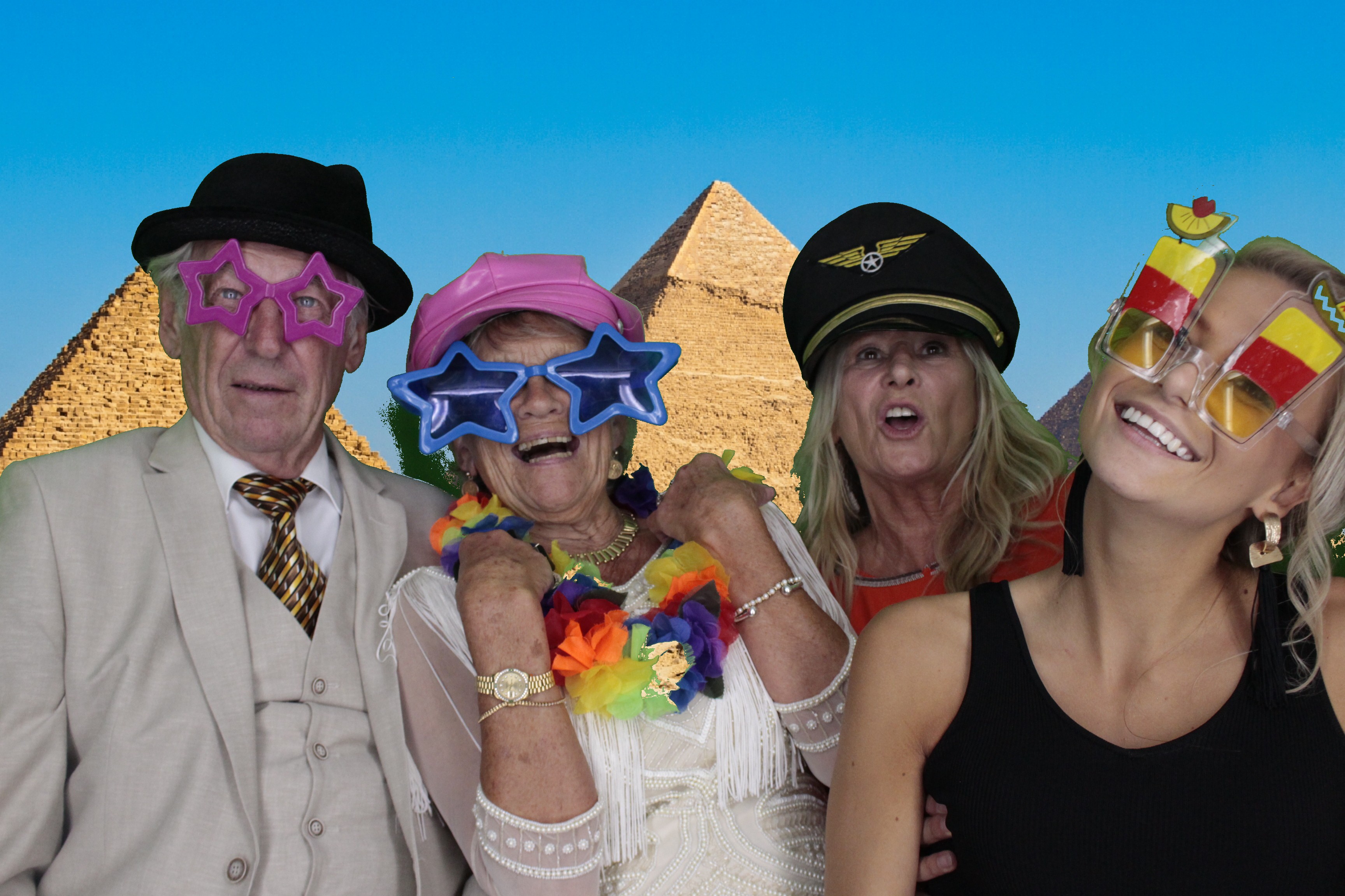 Mr & Mrs Bowles | View more photos from the event at gallery.myphotoboothexperience.co.uk/u/MyPhotoBoothExperienceLtd/Mr-Mrs-Bowles